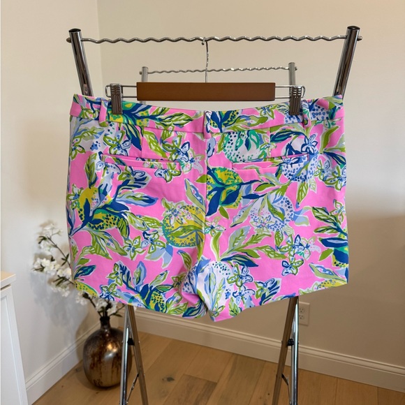 Lilly Pulitzer knit Callahan shorts in Squeeze the Day. Size 12 - Picture 2 of 7